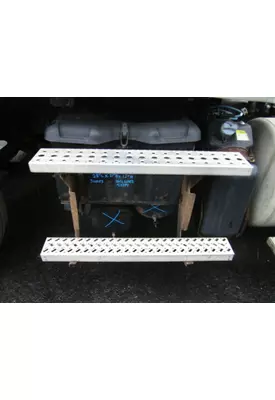 FREIGHTLINER CASCADIA 125 BATTERY BOX