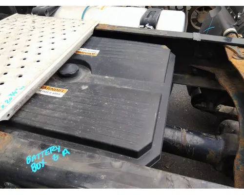 FREIGHTLINER CASCADIA 125 BATTERY BOX