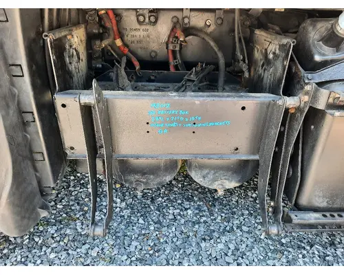 FREIGHTLINER CASCADIA 125 BATTERY BOX