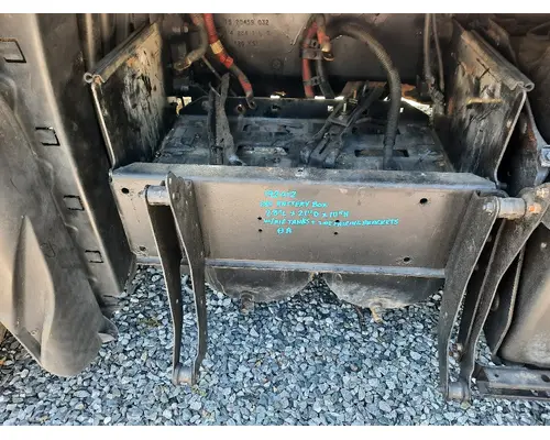 FREIGHTLINER CASCADIA 125 BATTERY BOX