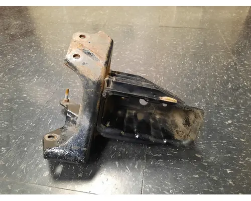 FREIGHTLINER CASCADIA 125 BUMPER BRACKET