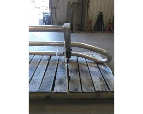 FREIGHTLINER CASCADIA 125 BUMPER BRUSH GUARD