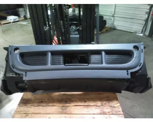 FREIGHTLINER CASCADIA 125 BUMPER CENTER