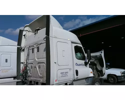 FREIGHTLINER CASCADIA 125 CAB CLIP