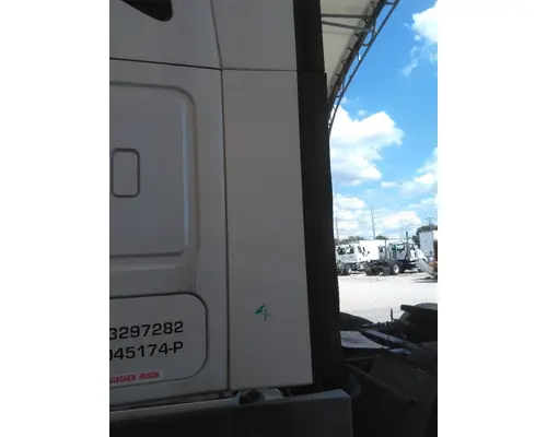 FREIGHTLINER CASCADIA 125 CAB EXTENSION