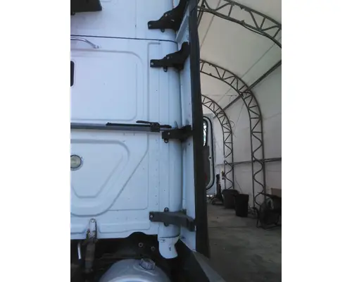 FREIGHTLINER CASCADIA 125 CAB EXTENSION