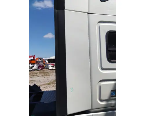 FREIGHTLINER CASCADIA 125 CAB EXTENSION
