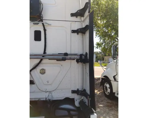 FREIGHTLINER CASCADIA 125 CAB EXTENSION