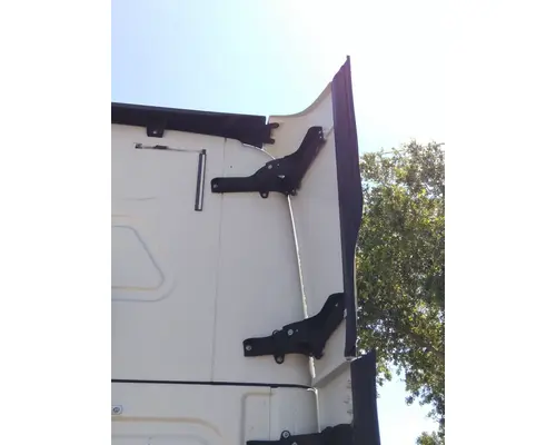 FREIGHTLINER CASCADIA 125 CAB EXTENSION