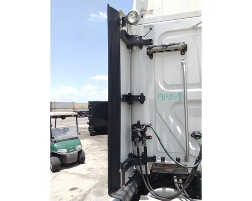 FREIGHTLINER CASCADIA 125 CAB EXTENSION