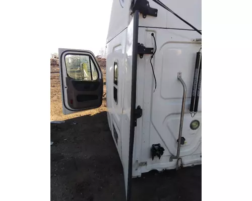 FREIGHTLINER CASCADIA 125 CAB EXTENSION