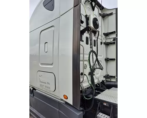 FREIGHTLINER CASCADIA 125 CAB EXTENSION