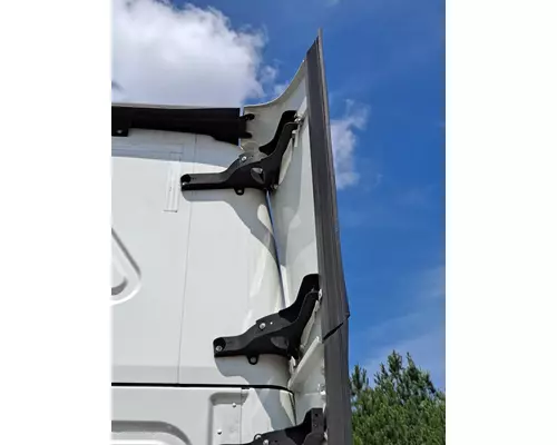 FREIGHTLINER CASCADIA 125 CAB EXTENSION