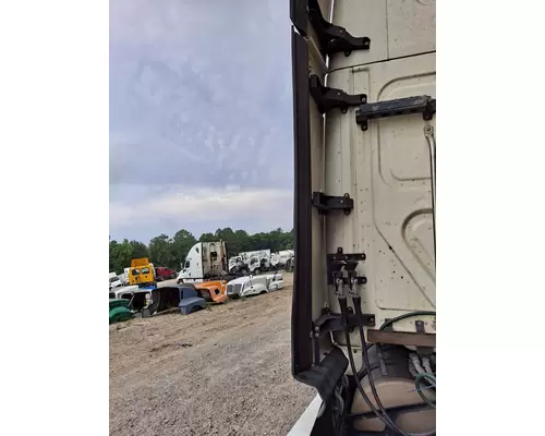 FREIGHTLINER CASCADIA 125 CAB EXTENSION