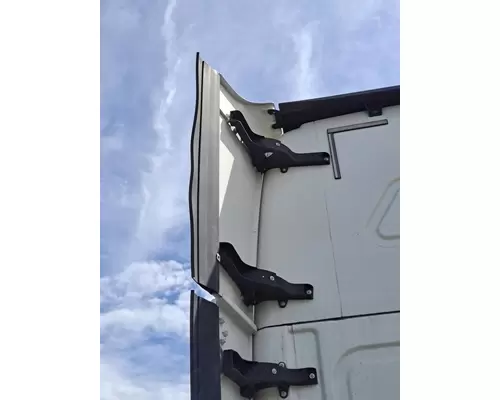 FREIGHTLINER CASCADIA 125 CAB EXTENSION