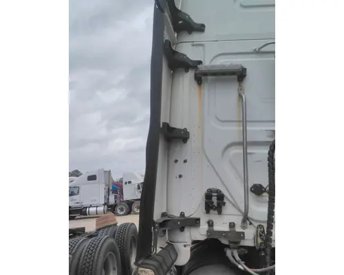 FREIGHTLINER CASCADIA 125 CAB EXTENSION
