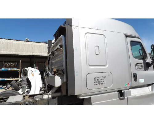 FREIGHTLINER CASCADIA 125 CAB EXTENSION