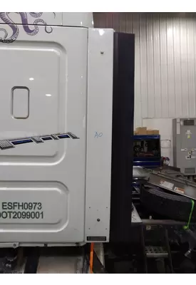 FREIGHTLINER CASCADIA 125 CAB EXTENSION