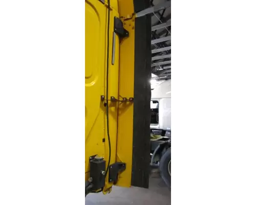FREIGHTLINER CASCADIA 125 CAB EXTENSION