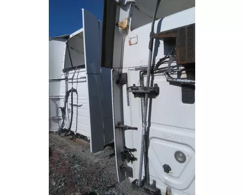 FREIGHTLINER CASCADIA 125 CAB EXTENSION