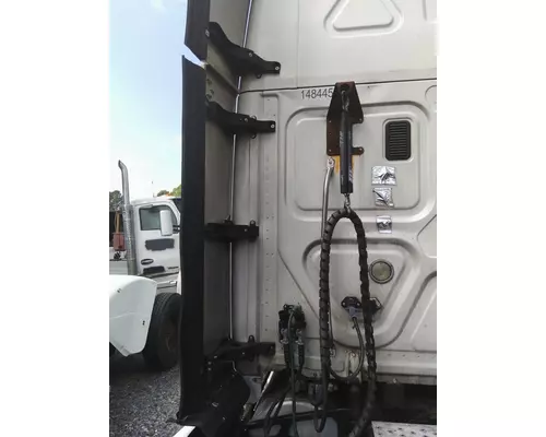 FREIGHTLINER CASCADIA 125 CAB EXTENSION