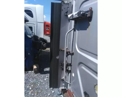 FREIGHTLINER CASCADIA 125 CAB EXTENSION