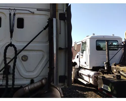 FREIGHTLINER CASCADIA 125 CAB EXTENSION