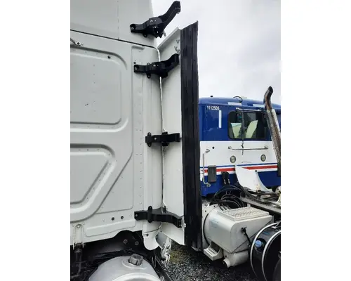 FREIGHTLINER CASCADIA 125 CAB EXTENSION