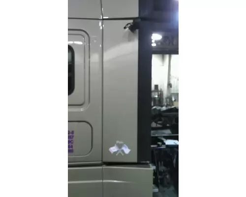 FREIGHTLINER CASCADIA 125 CAB EXTENSION