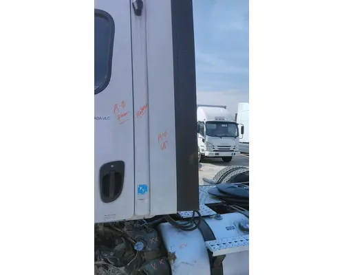 FREIGHTLINER CASCADIA 125 CAB EXTENSION