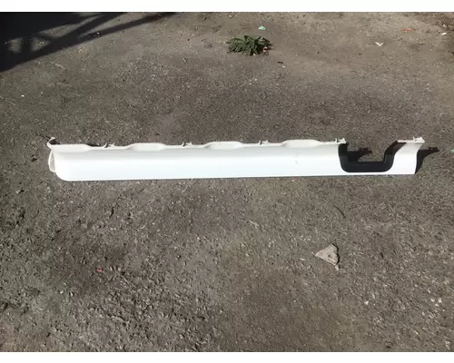 FREIGHTLINER CASCADIA 125 CAB SKIRT FILLER PANEL