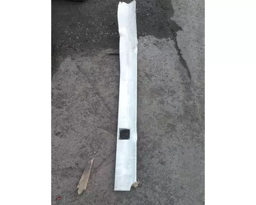 FREIGHTLINER CASCADIA 125 CAB SKIRT FILLER PANEL