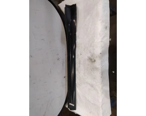 FREIGHTLINER CASCADIA 125 CAB SKIRT FILLER PANEL