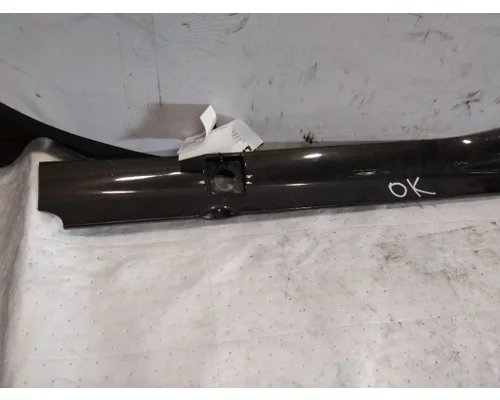 FREIGHTLINER CASCADIA 125 CAB SKIRT FILLER PANEL