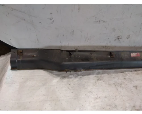 FREIGHTLINER CASCADIA 125 CAB SKIRT FILLER PANEL