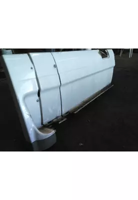 FREIGHTLINER CASCADIA 125 CAB SKIRT/SIDE FAIRING