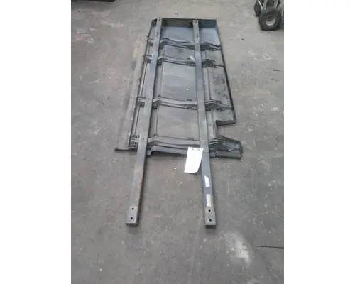 FREIGHTLINER CASCADIA 125 CAB SKIRTSIDE FAIRING