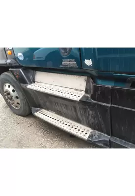 FREIGHTLINER CASCADIA 125 CAB SKIRT/SIDE FAIRING