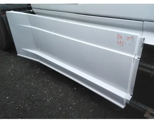 FREIGHTLINER CASCADIA 125 CAB SKIRTSIDE FAIRING