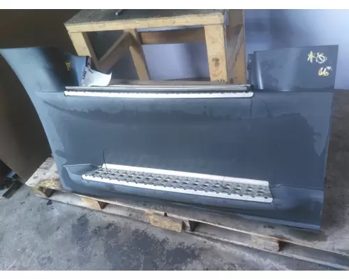FREIGHTLINER CASCADIA 125 CAB SKIRTSIDE FAIRING