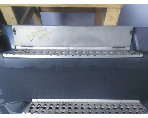 FREIGHTLINER CASCADIA 125 CAB SKIRTSIDE FAIRING
