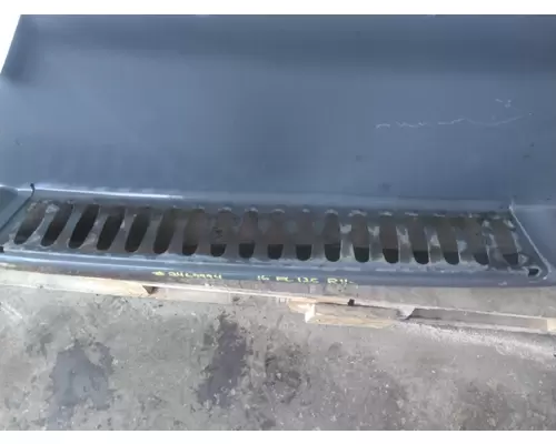 FREIGHTLINER CASCADIA 125 CAB SKIRTSIDE FAIRING