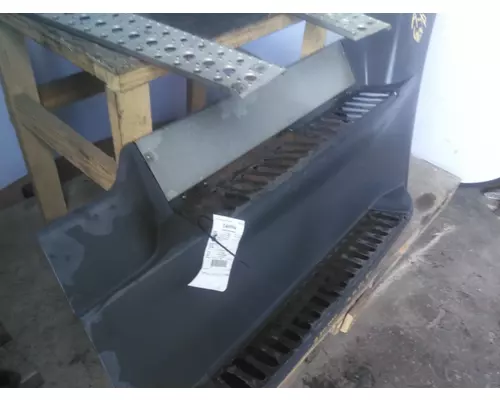 FREIGHTLINER CASCADIA 125 CAB SKIRTSIDE FAIRING