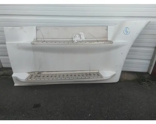 FREIGHTLINER CASCADIA 125 CAB SKIRTSIDE FAIRING