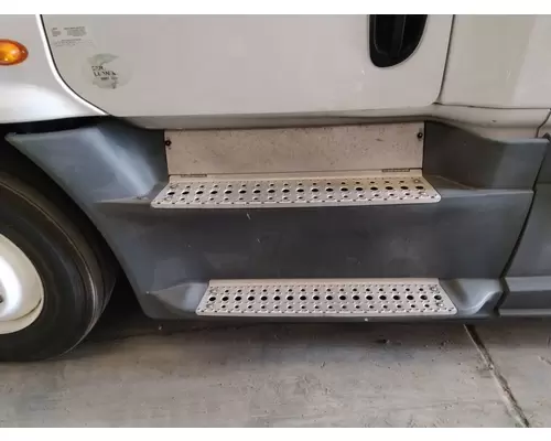 FREIGHTLINER CASCADIA 125 CAB SKIRTSIDE FAIRING