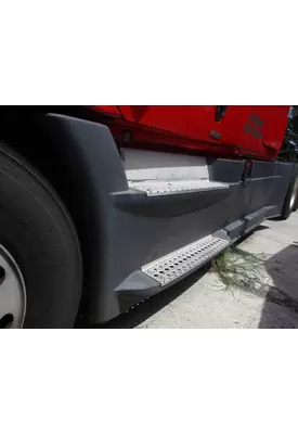 FREIGHTLINER CASCADIA 125 CAB SKIRT/SIDE FAIRING