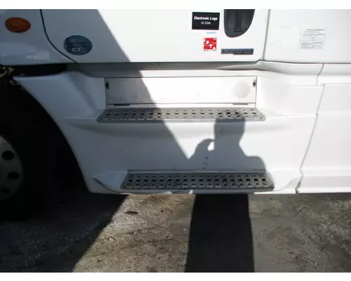 FREIGHTLINER CASCADIA 125 CAB SKIRTSIDE FAIRING