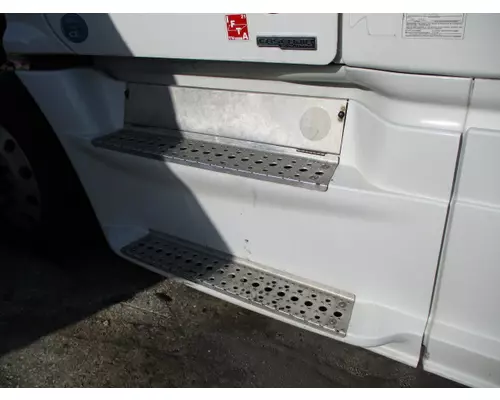 FREIGHTLINER CASCADIA 125 CAB SKIRTSIDE FAIRING