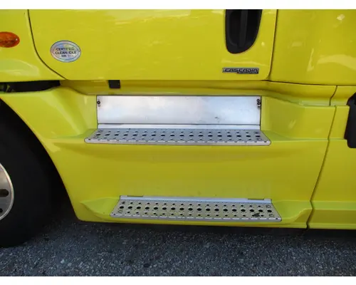 FREIGHTLINER CASCADIA 125 CAB SKIRTSIDE FAIRING