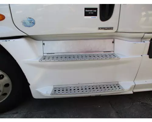 FREIGHTLINER CASCADIA 125 CAB SKIRTSIDE FAIRING